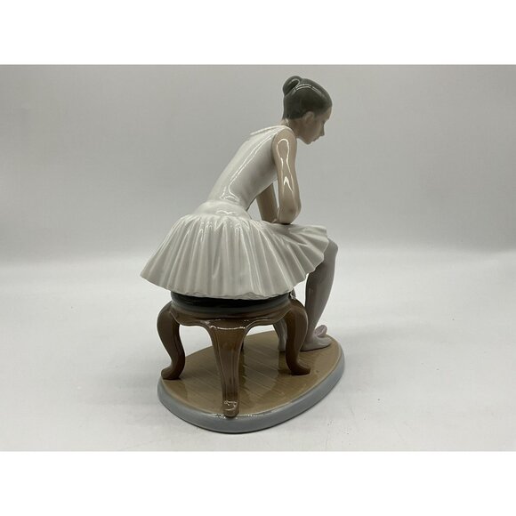 Lladro NAO Figurine Elegant Ballet Ballerina Seated Putting On Slippers No. 387 - Picture 9 of 16
